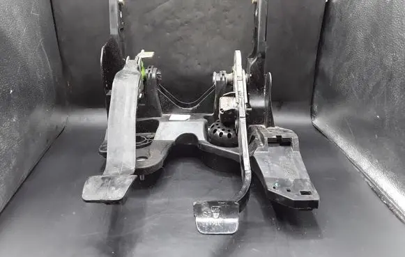 Opel Astra J Pedal assembly 13366759 512723057