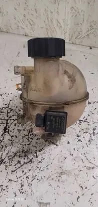 Coolant expansion tank/reservoir