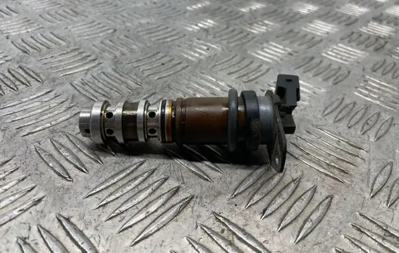 BMW 3 E90 E91 Camshaft vanos timing valve 7561264