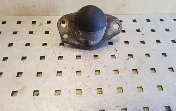 Skoda Octavia Mk1 (1U) Front shock absorber mounting bracket 1J0513353D