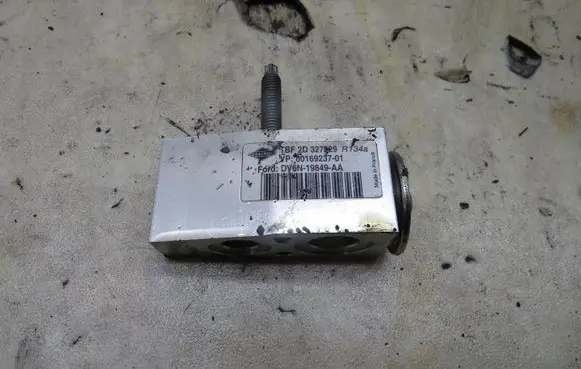 Ford Kuga II Air conditioning (A/C) expansion valve VPDKFH-19840-BC