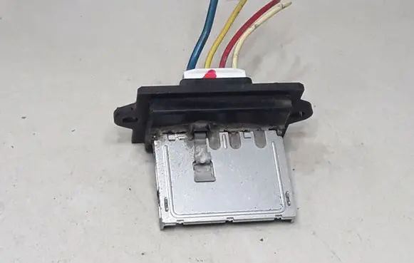 Nissan Micra Heater blower motor/fan resistor 38526