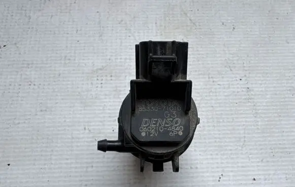 Toyota RAV 4 (XA40) Windscreen/windshield washer pump 8533071010