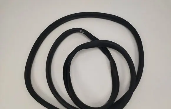 Volkswagen Amarok Front door rubber seal 