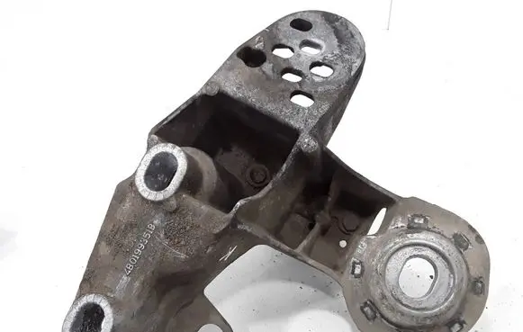 Volkswagen PASSAT B5 Engine mounting bracket 4B0199351B
