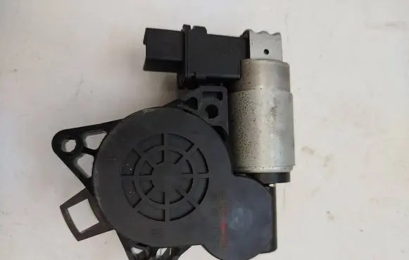 Mazda 3 I Front door window regulator motor GJ6A5958X CM011760 TD776710