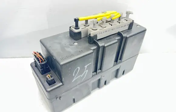 Mercedes-Benz S W220 Central locking vacuum pump 2208000748
