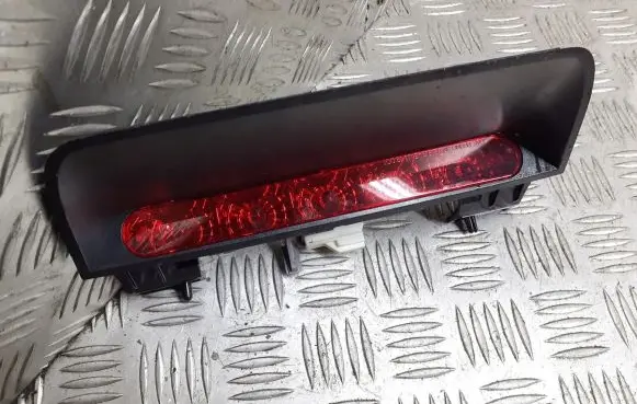 Chevrolet Lacetti Third/center stoplight