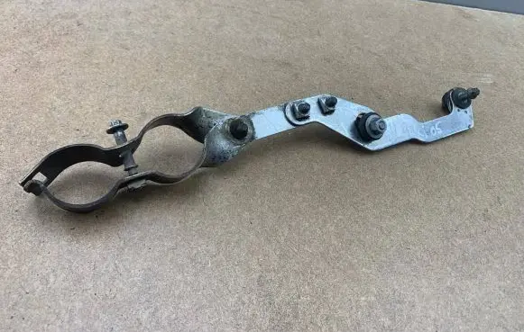 BMW 5 E60 E61 Muffler mount bracket/holder 18207521347 18207521348 7521347