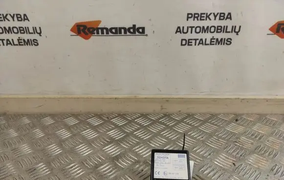 Toyota Corolla Verso AR10 Door central lock control unit/module 61B168000