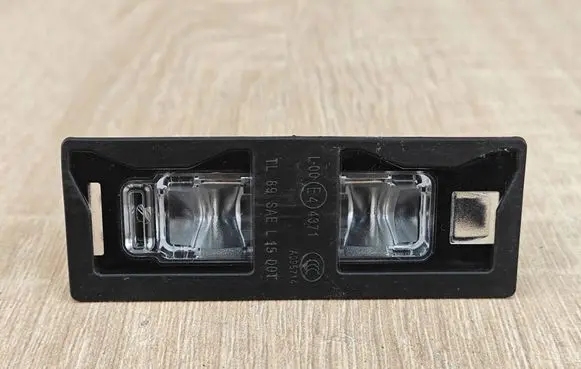 Audi Q3 F3 Number plate light 8W6943021A