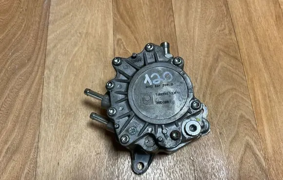 Volkswagen PASSAT B6 Vacuum pump 03G145209D 20D105 702551120