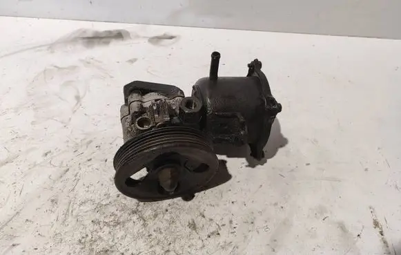 Subaru Impreza I Power steering pump