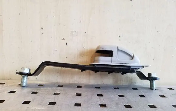 Suzuki Grand Vitara II Seat belt adjustment rail 