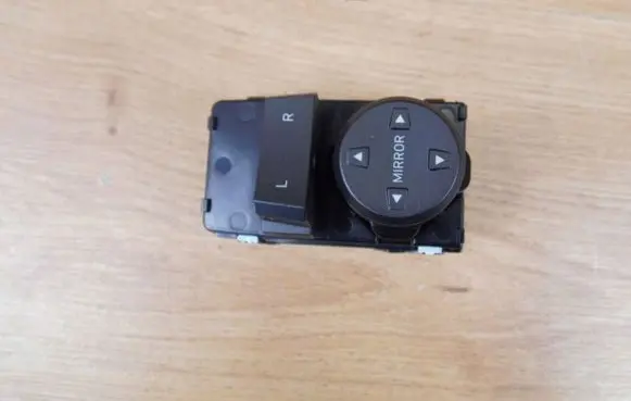 Hyundai Tucson TL Wing mirror switch