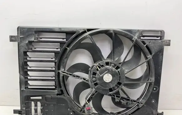 Ford Kuga II Radiator cooling fan shroud 0130308483