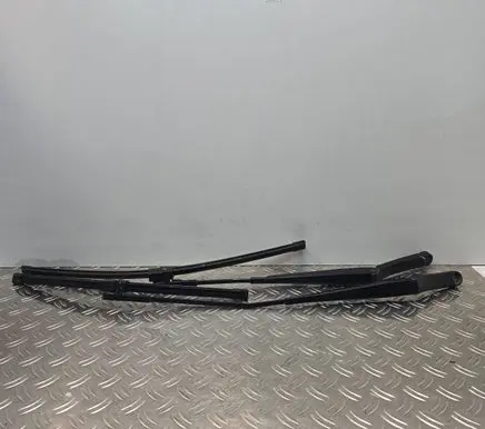 Skoda Octavia Mk2 (1Z) Front wiper blade arm