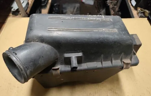 Jeep Cherokee XJ Air filter box 53030738 53030668