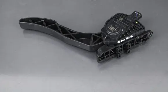 Ford Fusion Accelerator throttle pedal DG9C9F836AB