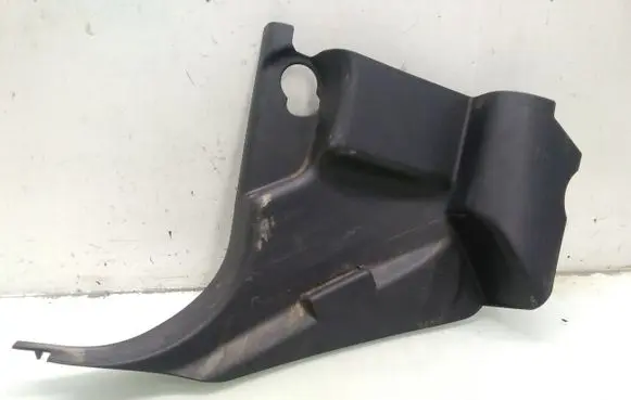 Land Rover Discovery 3 - LR3 Foot area side trim EMC500311