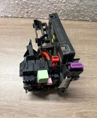 Seat Ibiza V (KJ) Fuse module 2Q0937615A K66290 VWPE921115