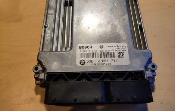 BMW 5 E60 E61 Engine control unit/module DDE7801711 7801711 0281013251