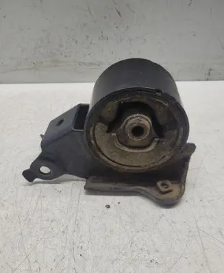 Nissan X-Trail T30 Engine mount bracket