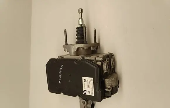 Chrysler Pacifica Brake power pressure regulator P68240033AI 68240033AI 130417