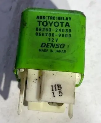 Toyota Avensis T250 Other relay 8826324030 0567009800