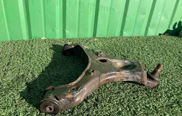 Mercedes-Benz Sprinter W906 Front lower control arm/wishbone A9063304007