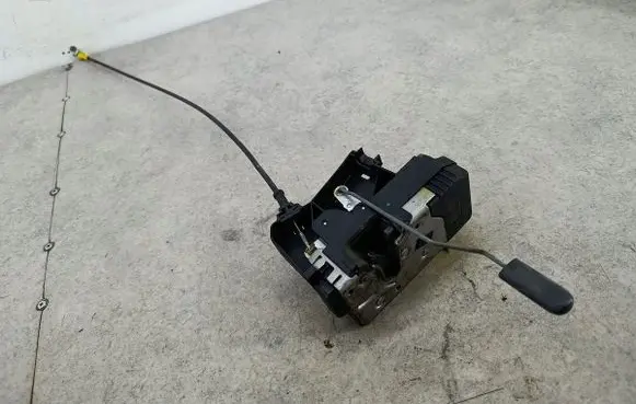 Opel Vivaro Front door lock 820000824891166227