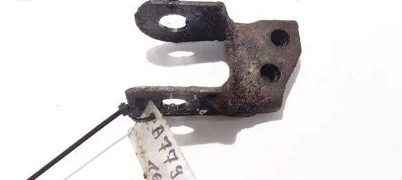 Nissan Primera Engine mounting bracket