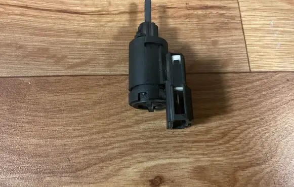Audi A4 S4 B7 8E 8H Brake pedal sensor switch 3B0945511C 19322010 05344