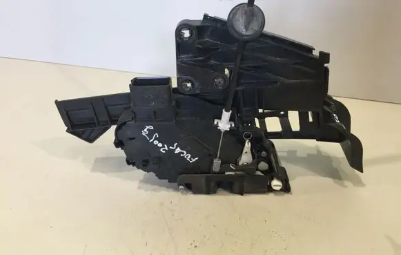 Ford Focus Rear door lock 4M5AR26412EE