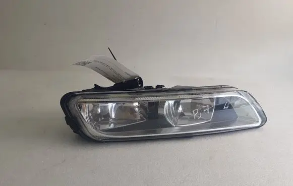 Volkswagen PASSAT B7 Front fog light 17662401 01054513