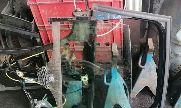 Audi A2 Sliding door window/glass 