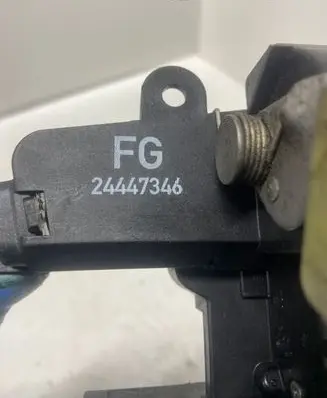 Opel Signum Front door lock 24447346