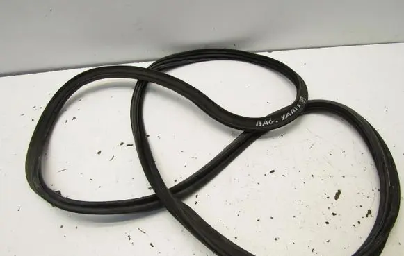 Toyota Yaris Trunk rubber seal (body) 1541