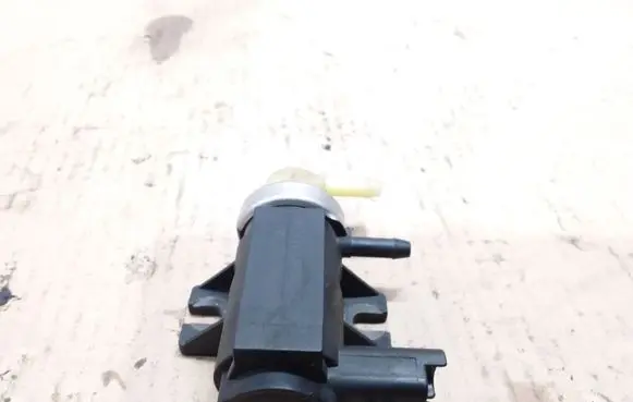Volvo C30 Turbo solenoid valve 70163302