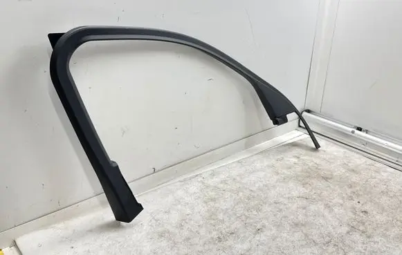 BMW X2 U10 Front door glass trim molding 18648510 5A30791 51415A30791