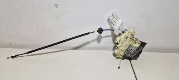 Volkswagen Eos Front door lock 1P1837016