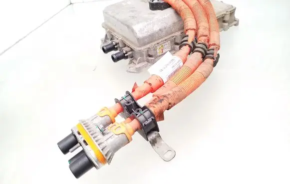 Voltage converter inverter