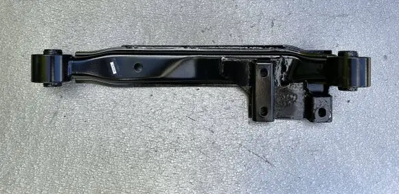 Nissan Terrano Rear differential/diff mount bracket 547200F000