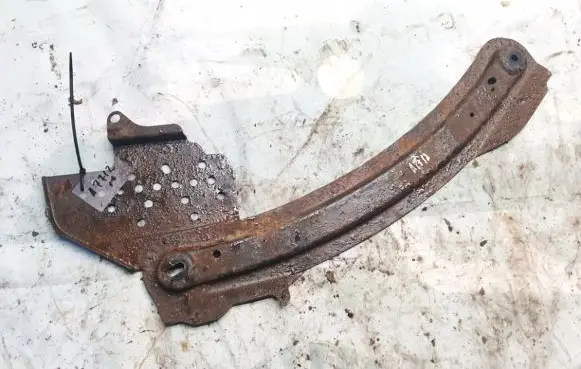 Mazda 3 I Engine mounting bracket