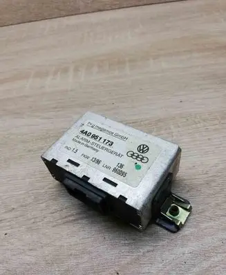 Audi A6 S6 C4 4A Alarm control unit/module 4A0951173