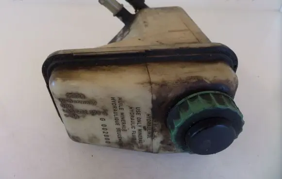 Power steering fluid tank/reservoir
