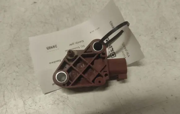 Volvo V50 Airbag deployment crash/impact sensor 30737138 8840A6