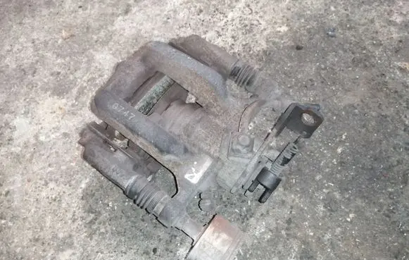 Opel Mokka X Rear brake caliper