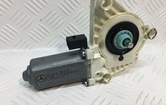 Mercedes-Benz A W169 Front door window regulator motor A1698204142