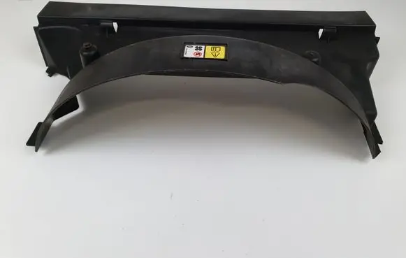 Land Rover Discovery 3 - LR3 Radiator trim PGK500085